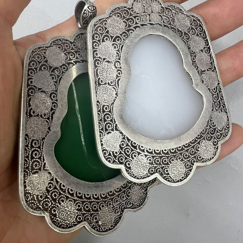 Amuleto vintage de Buda em jad - Vintage Collectible Market avaliação e preço