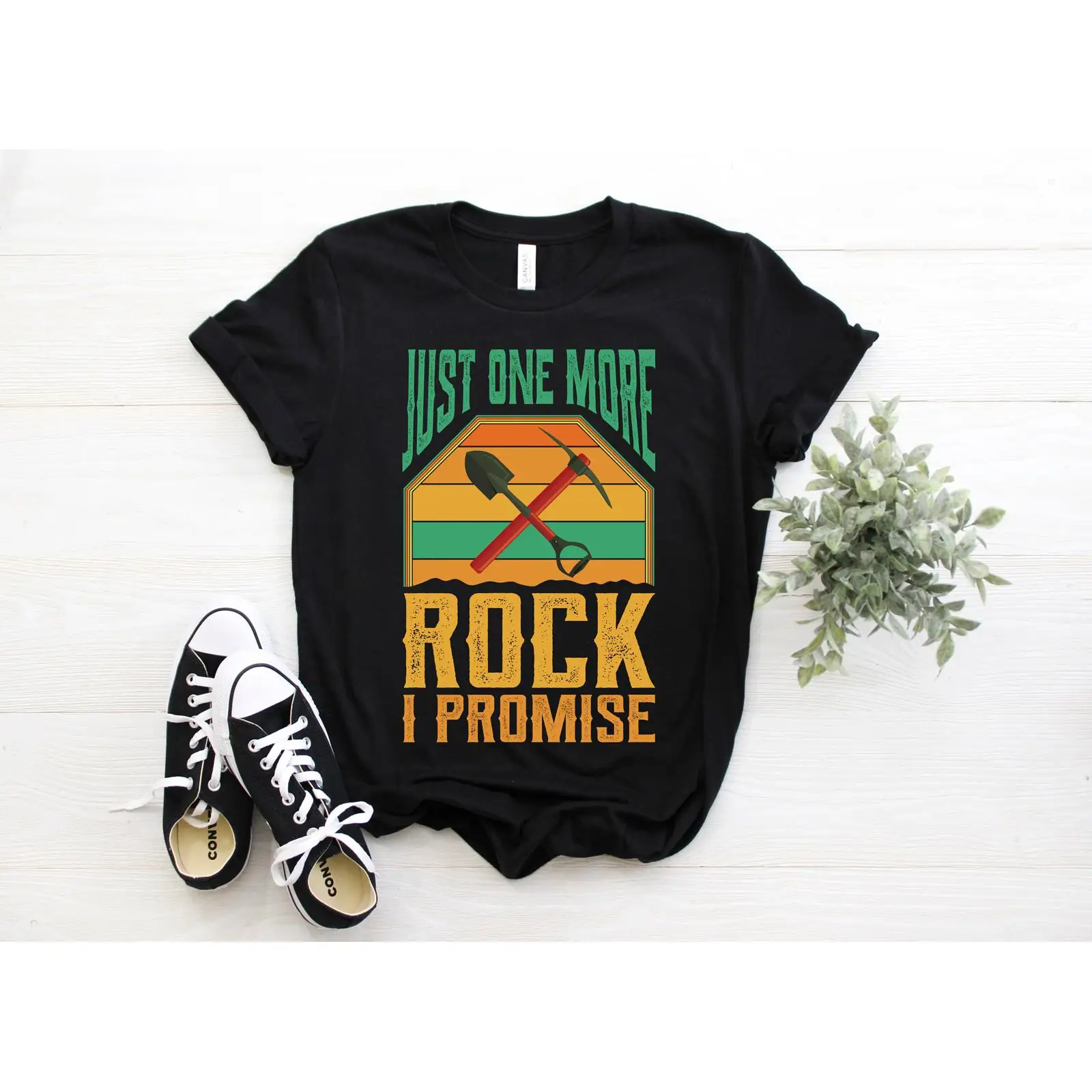 Camiseta Engraçada 'Apenas Mai - Vintage Collectibles And More avaliação e preço